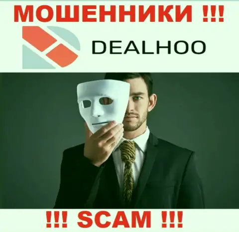 В брокерской конторе DealHoo обманывают доверчивых людей, требуя вводить денежные средства для оплаты комиссий и налоговых сборов